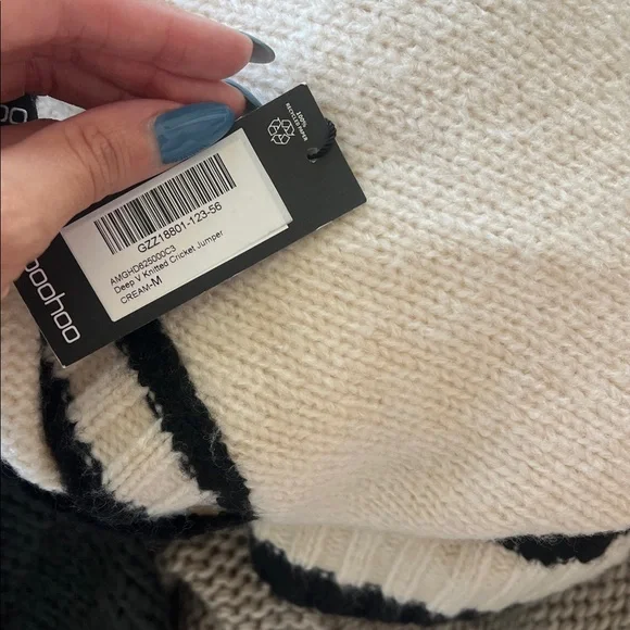 NWT Cream Sweater with Black Trim - Picture 4 of 4